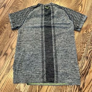 Mizuno mens running shirt set.